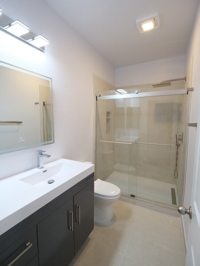 Building Photo - 43 Dover Pl