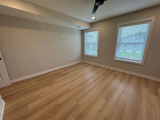 Building Photo - 1234-1236-1236 Summit St