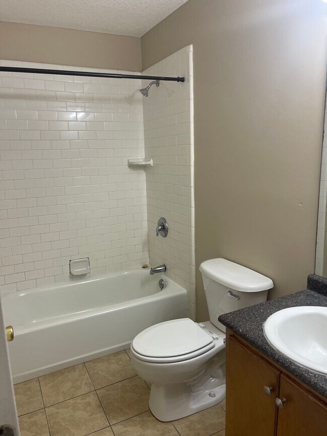 Building Photo - 24 Commons Court - 3/2 Duplex (NO SECTION ...