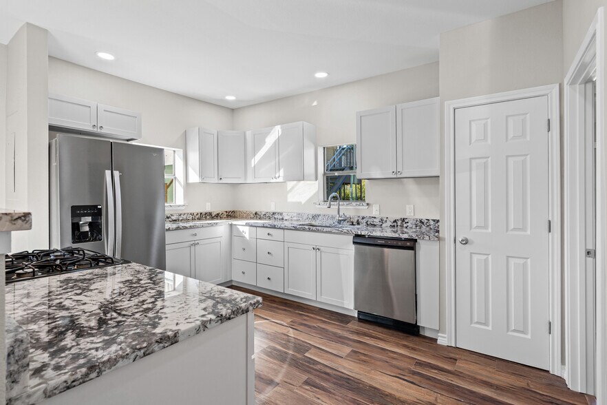 Building Photo - 1711 Halsell St