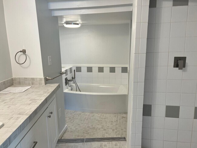 Building Photo - 3828 Altura Ave
