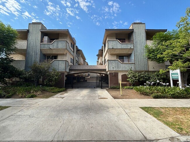 Interior Photo - 1232 Orange Grove Ave