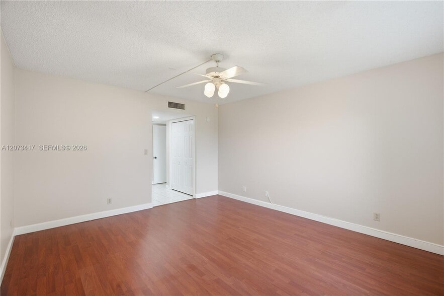 Building Photo - 16252 Laurel Dr