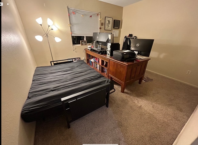 Building Photo - 810 E Saguaro St