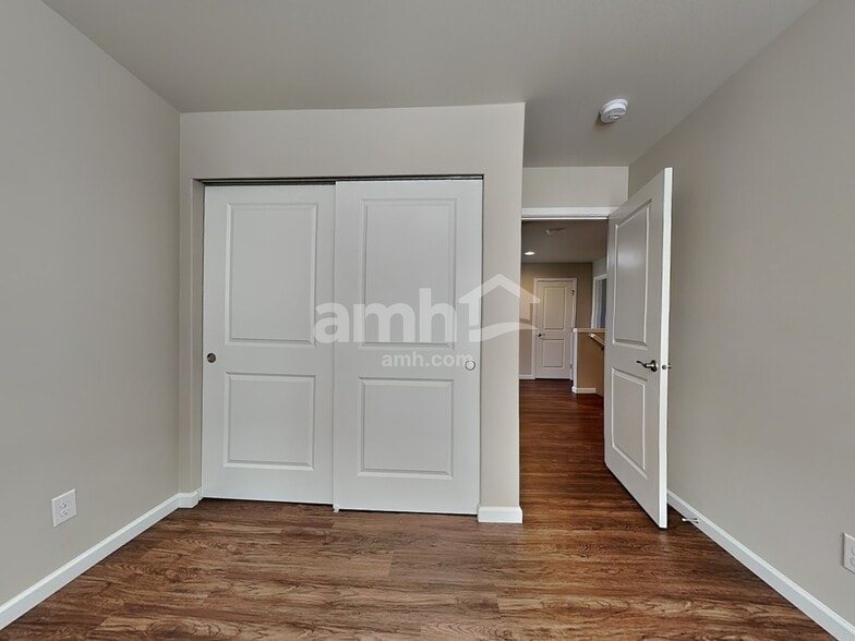 Building Photo - 306 Holdener Ln N