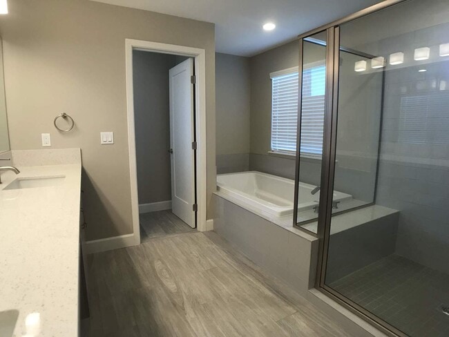 Building Photo - Waikalua Bayside Newer Community! 3 Bed 3.5 Bath home Ocean/mountain views.