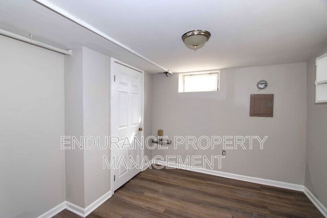 Building Photo - 855 Academy Ave