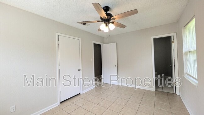 Building Photo - 1022 Woodbury Pl