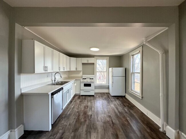 Primary Photo - Beautiful 4 bedroom duplex!