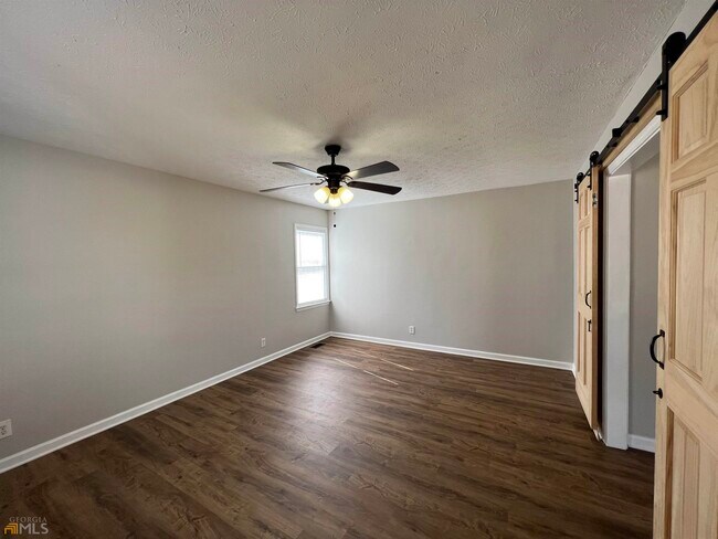 Building Photo - 2032 Robin Cir