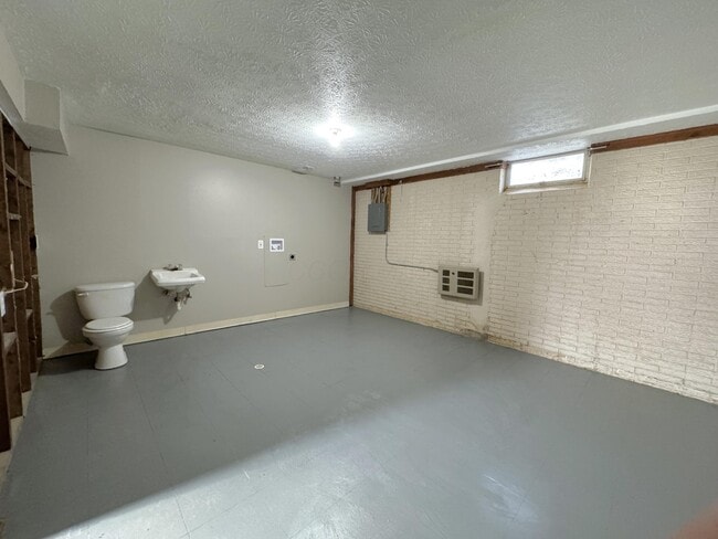 Building Photo - 2596 Sawbury Blvd