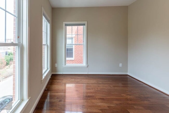 Building Photo - 2909 Chancellor's Way NE