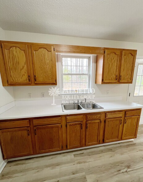 Building Photo - 4806 Shady Pine Dr