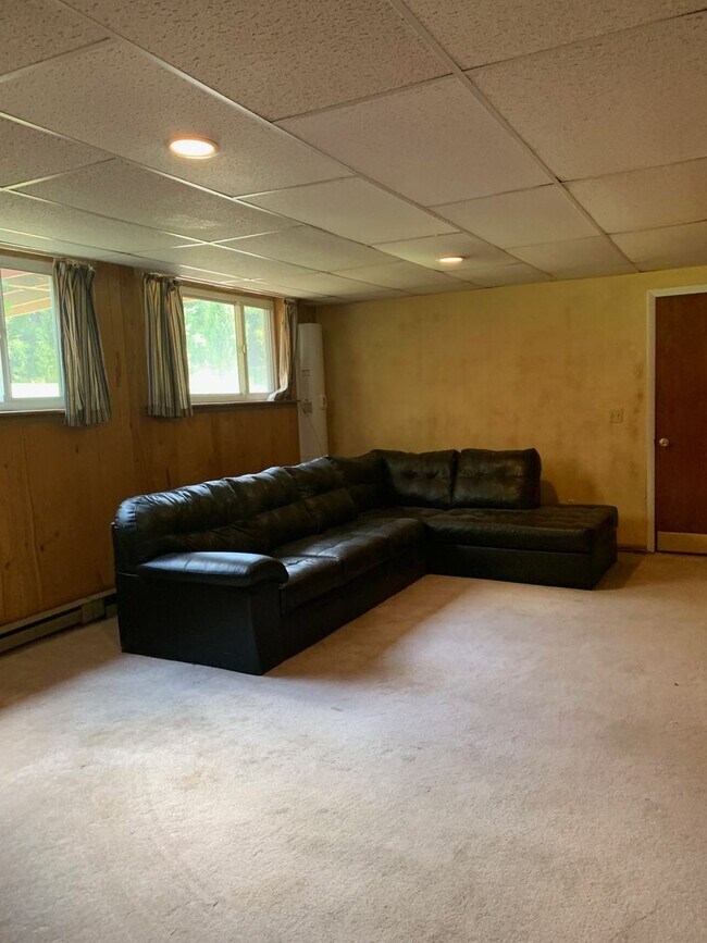 Building Photo - 924 McBryde Ln