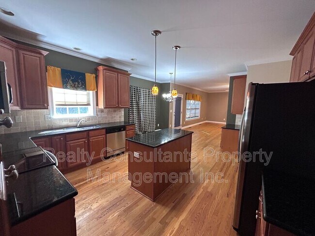 Building Photo - 4540 Pebble Lake Dr