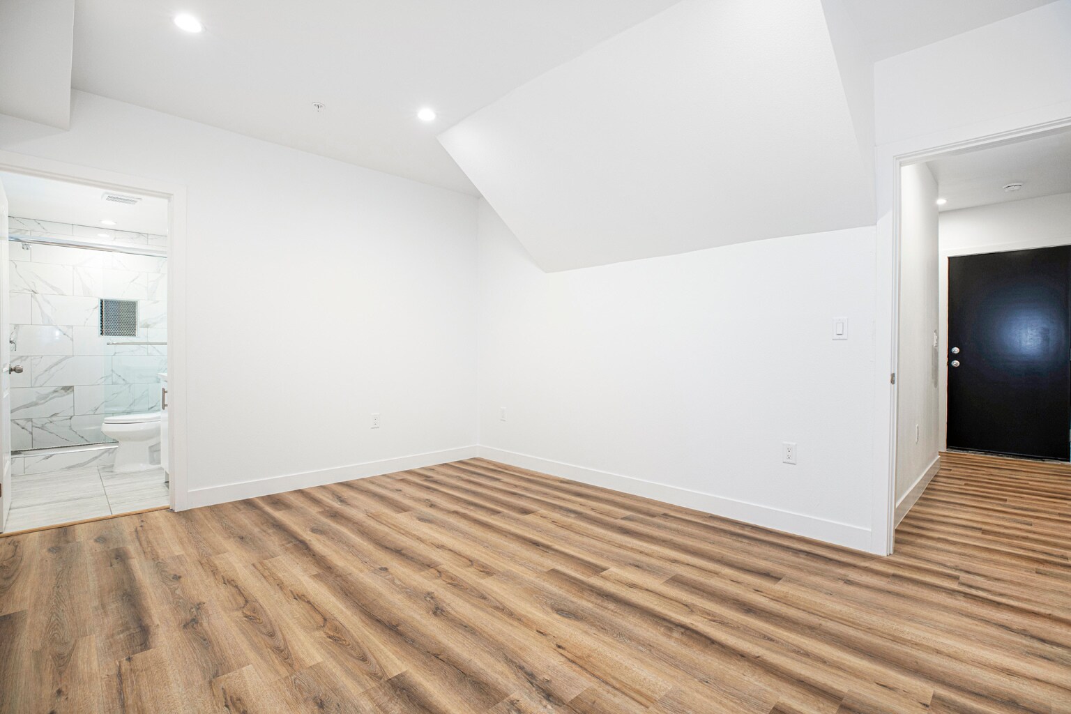 Building Photo - 5914 Tujunga Ave