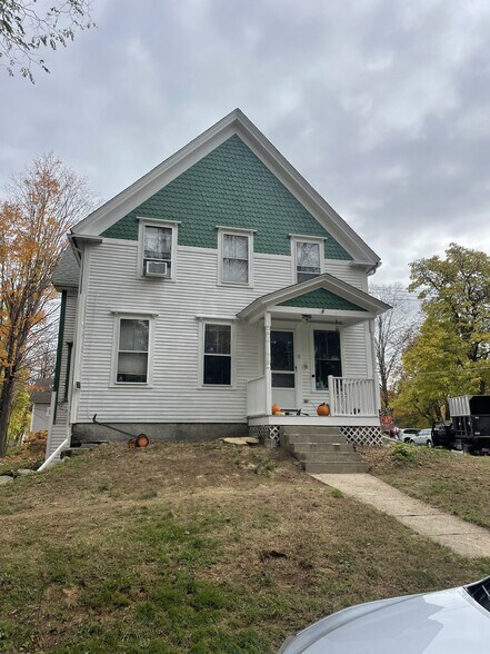 Building Photo - 8 Pleasant St