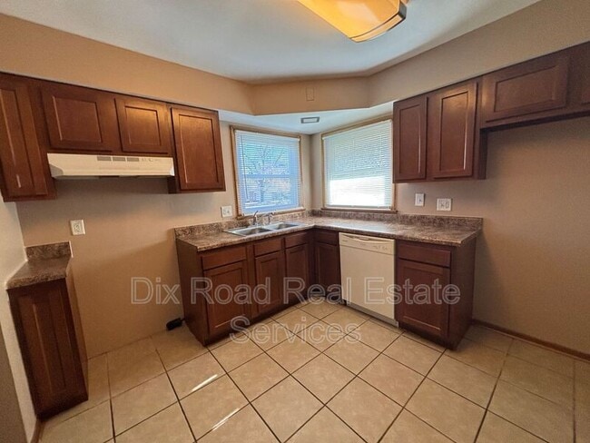 Building Photo - 110 N Heinkel Rd