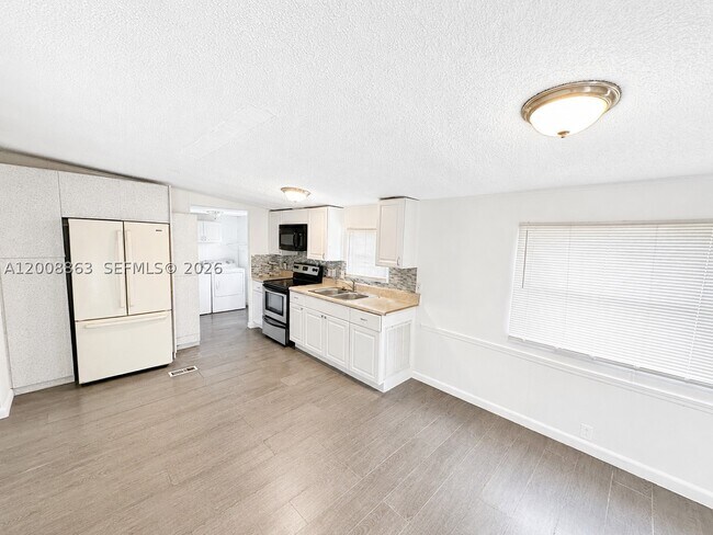Building Photo - 3028 SW 50th St