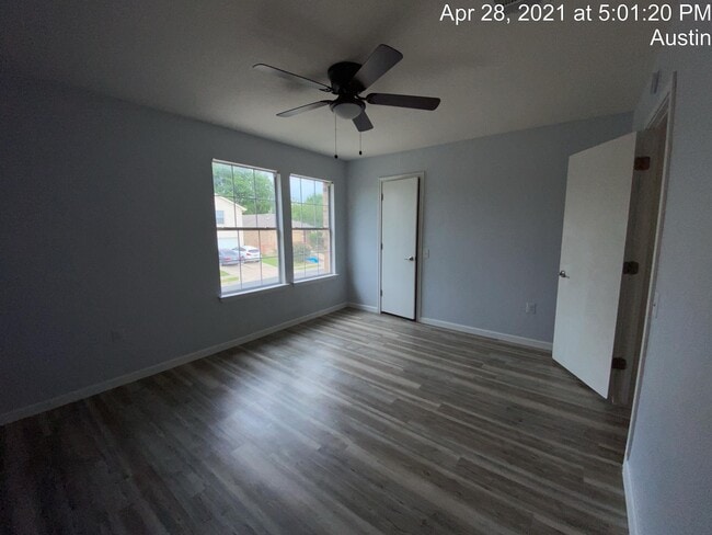 Building Photo - 5713 Silver Screen Dr