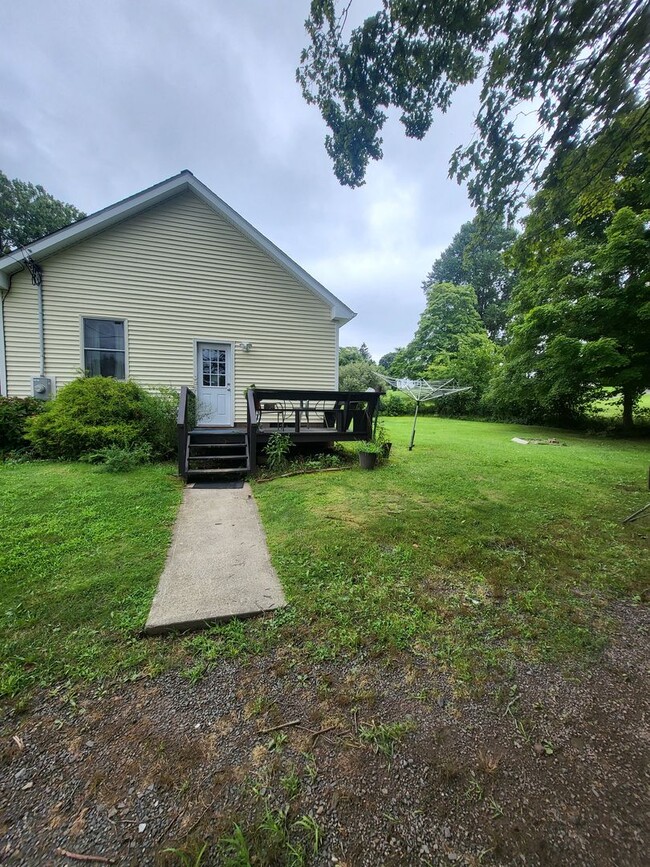 Building Photo - Cozy & Bright 2-Bedroom Home in Middlefield