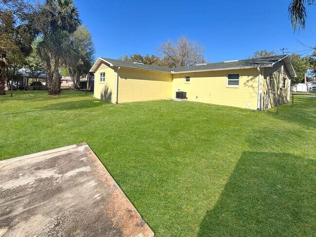 Building Photo - Bright & Inviting 4-Bedroom Home with Mode...