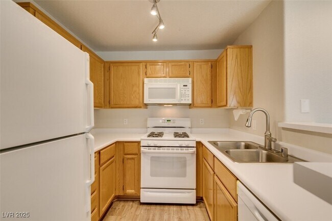 Building Photo - 350 S Durango Dr