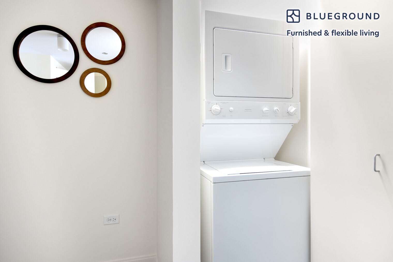 Building Photo - 210 N Wells St