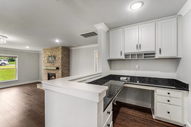Building Photo - Exquisite Executive Home in the Heart of S...