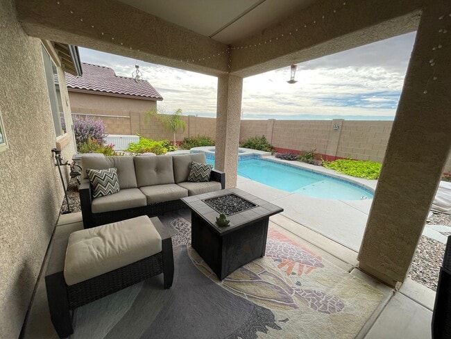 Building Photo - Fully Furnished POOL Home in Araby Crossing- ALL UTILITIES INCLUDED
