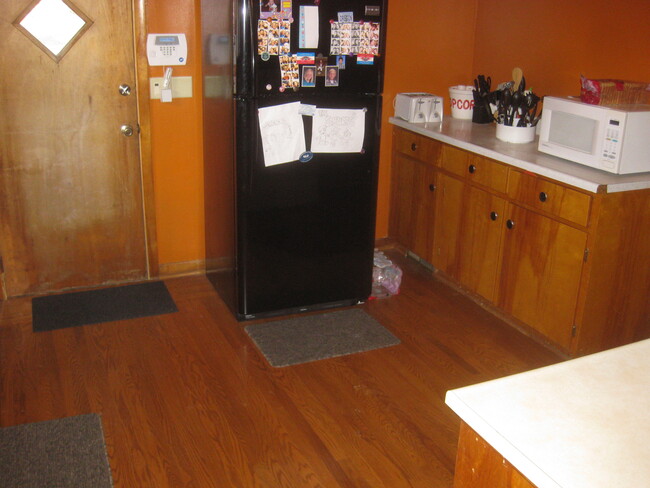 beautiful vintage kitchen - 2415 Cottage Grove Ave