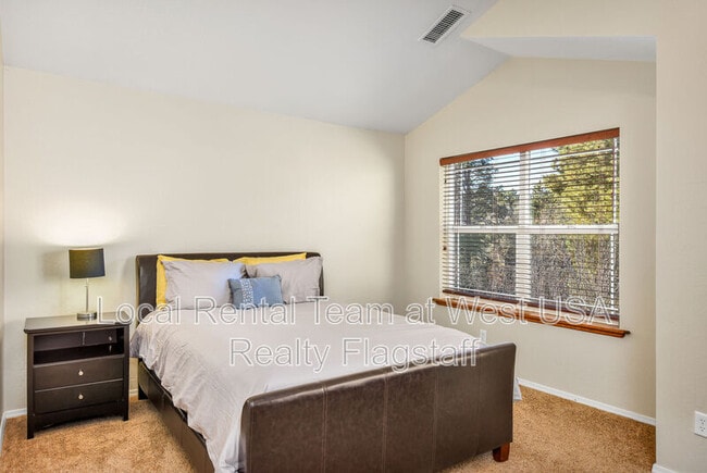 Building Photo - 3716 E Jacamar Dr