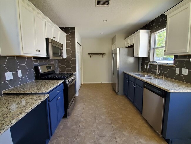 Building Photo - 1324 Davis Mountain Loop