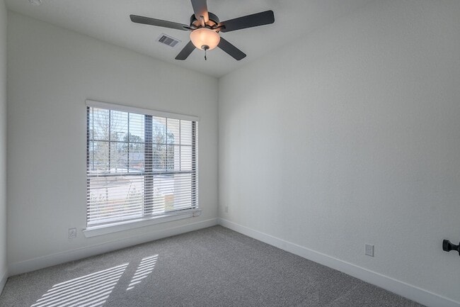 Building Photo - 564 Tawny Rim Dr