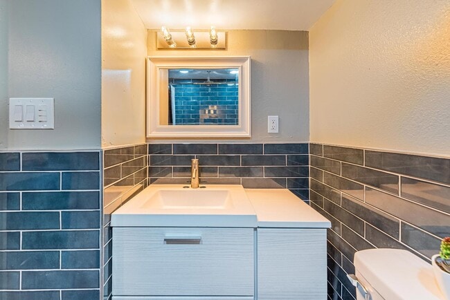 Building Photo - 704 Pacific Ave SW