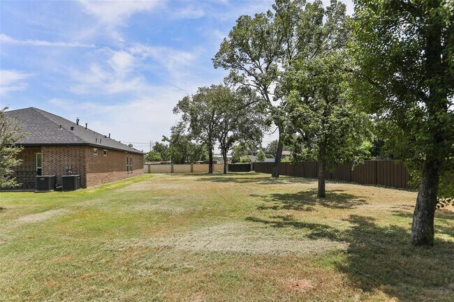 Building Photo - 6019 Shirley Ln