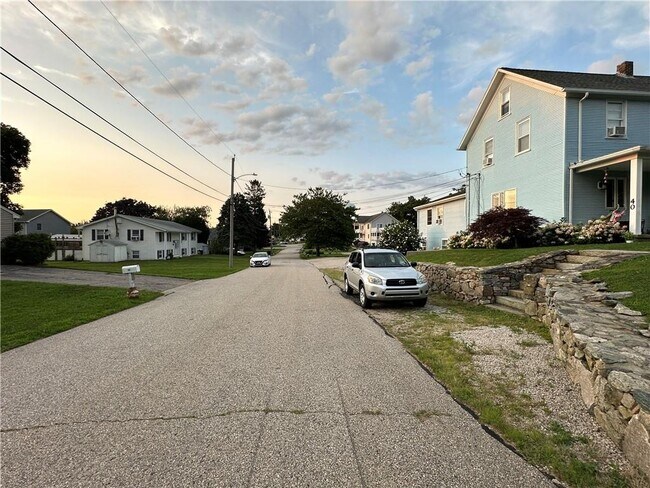 Building Photo - 40 Hemlock Ave