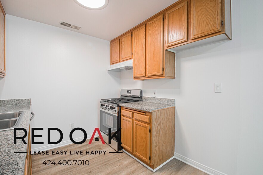 Building Photo - 326 S Westlake Ave