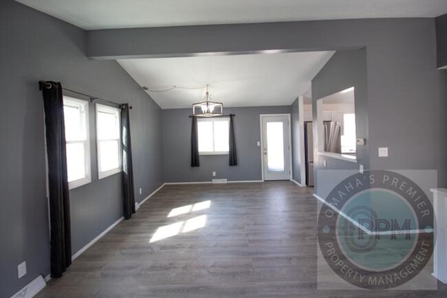 Building Photo - Vaulted Ceilings & Modern Updates in Prime...