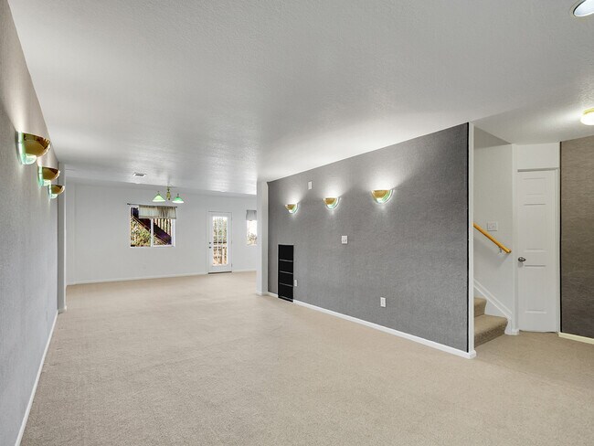 Building Photo - 732 Calgary Way