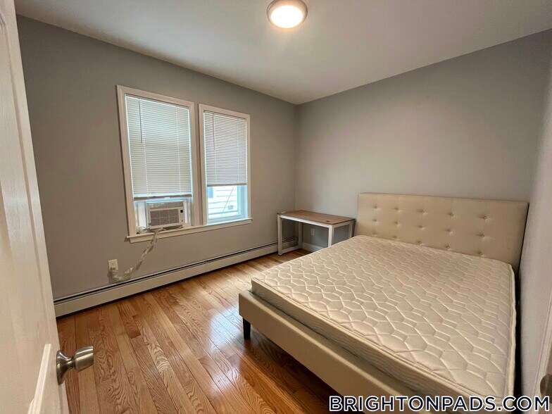 Building Photo - 29 Waverly St