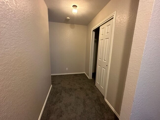 Building Photo - 2111 Red Rock Xing