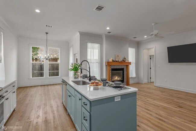 Building Photo - Gorgeous 3 bed 3 bath home for lease | Nor...