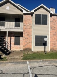 Building Photo - 2216 Millstone Dr