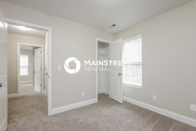 Building Photo - 3 Bedroom Pet-Friendly Home in Greensboro,...