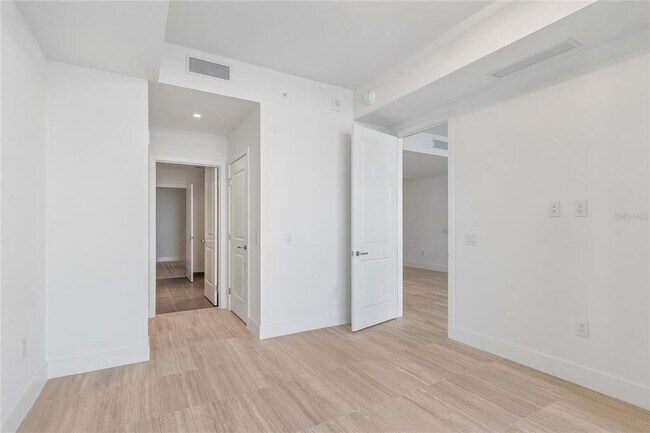 Building Photo - 3015 S Ysabella Ave