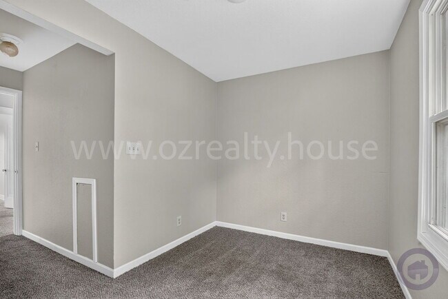 Building Photo - 2034 Berkshire Pl