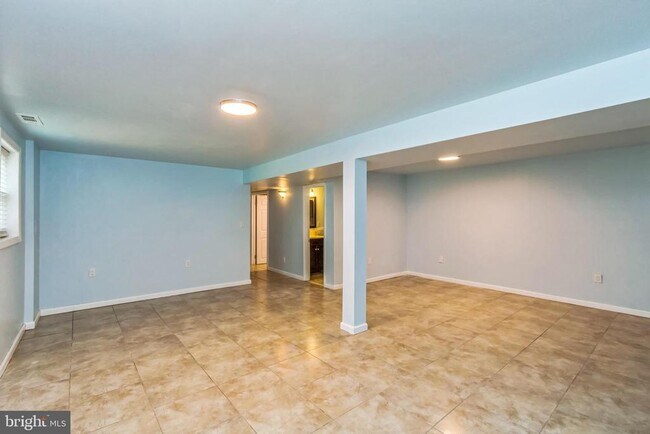 Building Photo - 311 Oakridge Dr