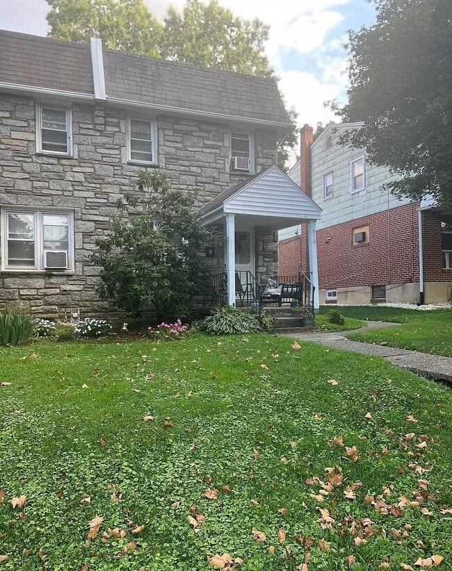 Front 2 - 913 E 21st St