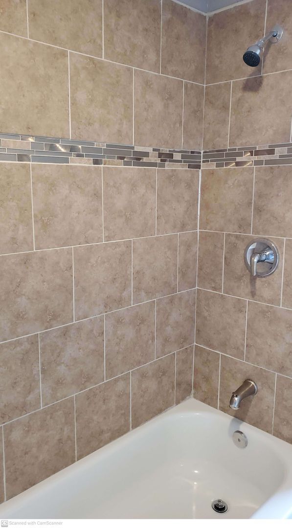 Building Photo - Renovated 3 bed 1 bath home with washer/dryer hook ups!